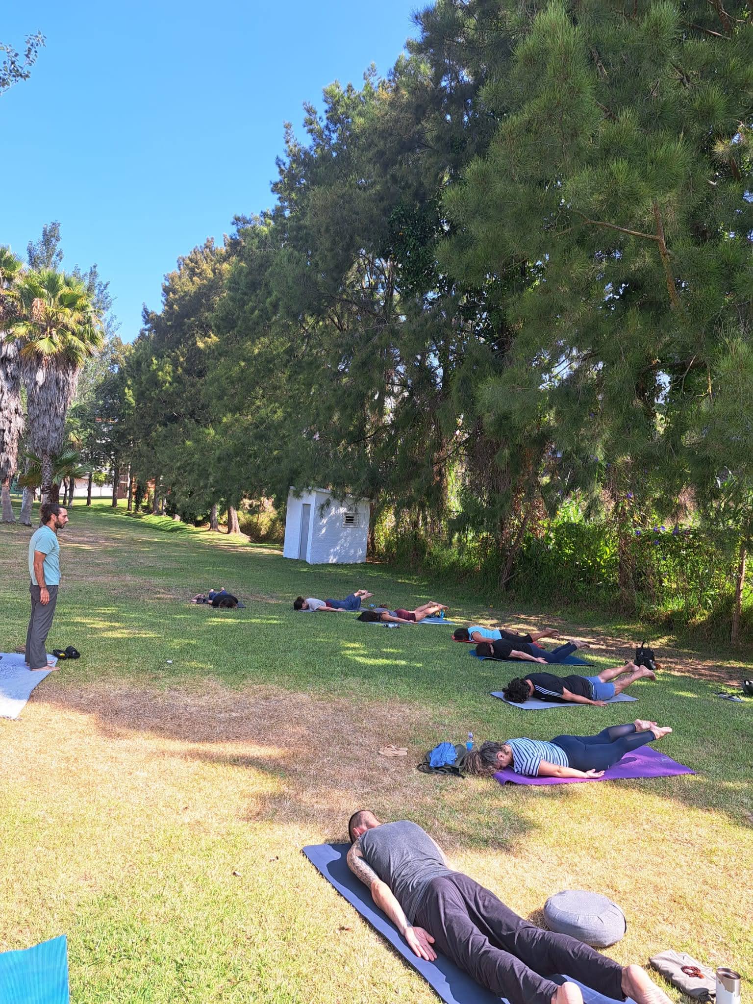 Prática e repouso num jardim