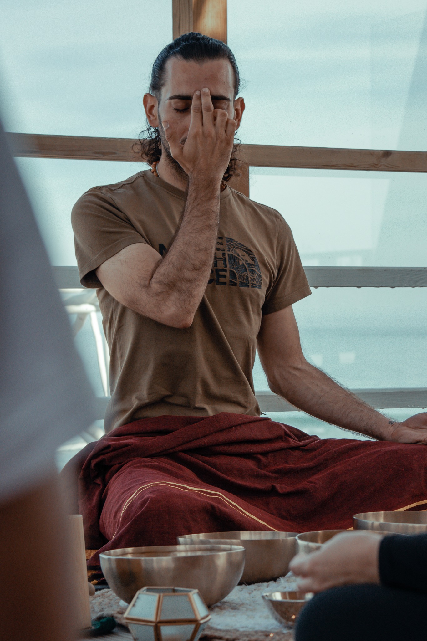 Ricardo Marques durante uma prática de Prāṇāyāma
